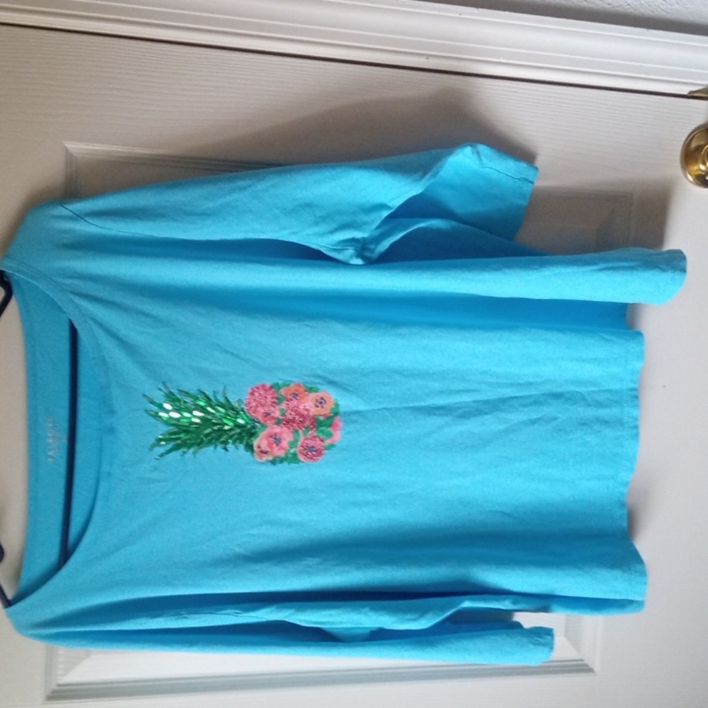 Talbot's womens tee with pineapple design